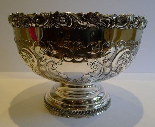 Grand Antique English Punch Bowl in Silverplate C.1880 - Scottish Retailer