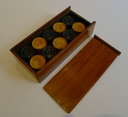 Antique English Boxed Set Ebony & Boxwood Draughts / Checkers / Backgammon Counters C.1900