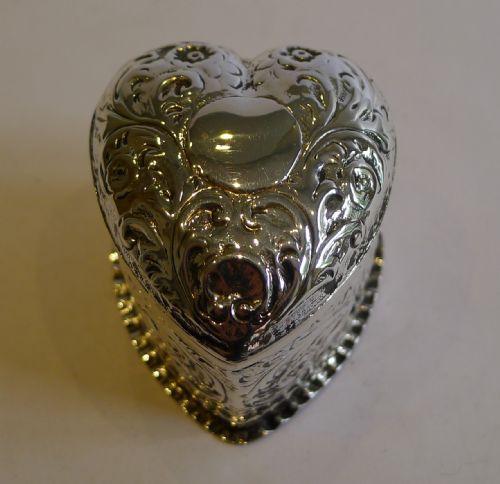 Antique English Heart Shaped Single Ring Box - Victorian, 1899