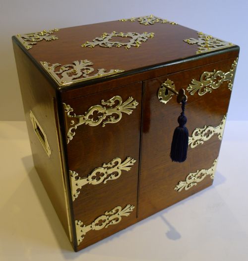 Grand Large Antique English Oak Cigar Box / Cabinet / Humidor - Brass Mounts C.1890