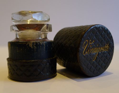 Antique English Cut Glass Vinaigrette in Case C.1880
