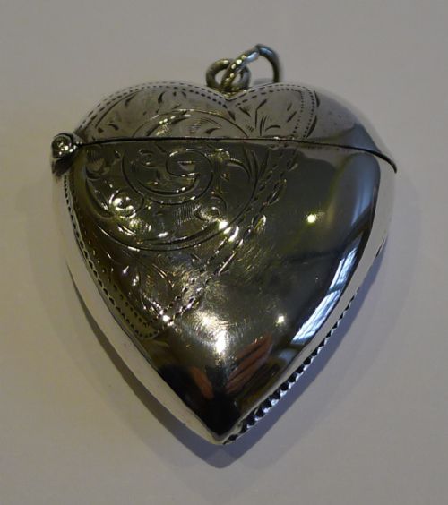 Antique English Heart Shaped Vesta in Sterling Silver - 1907