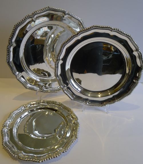 Set Three Graduated Silver Plated Serving Dishes by Carringtons, London C.1890