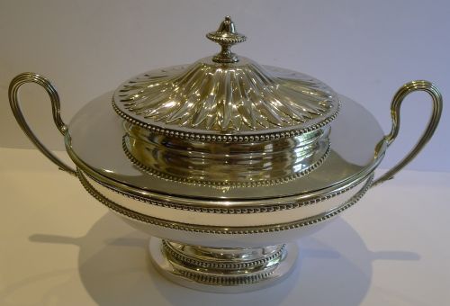 Grand Large Antique English Silver Plated Tureen by Elkington - 1885