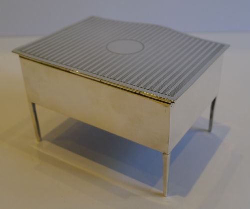 ENGLISH STERLING SILVER JEWELLERY BOX IN THE FORM OF A DRESSING TABLE DRESSER - ADDITIONAL PHOTO 2