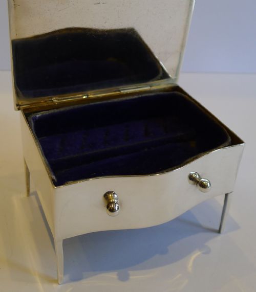 ENGLISH STERLING SILVER JEWELLERY BOX IN THE FORM OF A DRESSING TABLE DRESSER - ADDITIONAL PHOTO 5