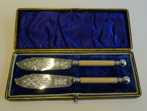 Pair Quality Antique English Butter Knives in Original Presentation Case C.1890