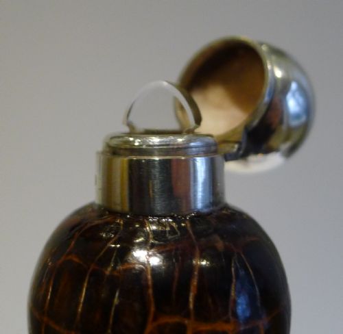 RARE ANTIQUE ENGLISH CROCODILE ALLIGATOR STERLING SILVER PERFUME BOTTLE 1884 - ADDITIONAL PHOTO 4