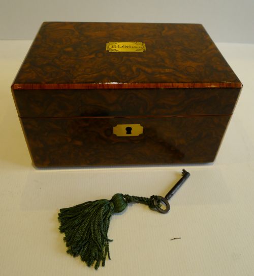 Top Quality Small Antique English Jewellery Box in Burr Walnut C.1860