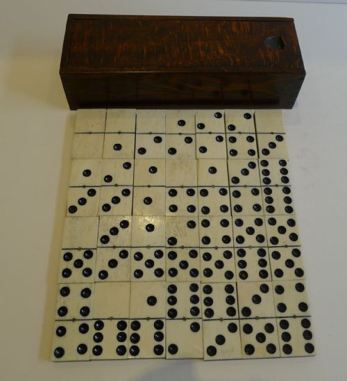 Set Antique English Wood & Bone Dominoes C. 1890 / 1900