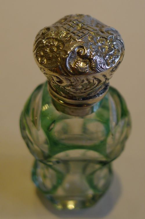 ANTIQUE ENGLISH GREEN OVERLAY GLASS PERFUME BOTTLE STERLING SILVER C1890 - ADDITIONAL PHOTO 1