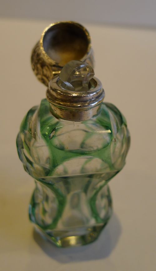 ANTIQUE ENGLISH GREEN OVERLAY GLASS PERFUME BOTTLE STERLING SILVER C1890 - ADDITIONAL PHOTO 6
