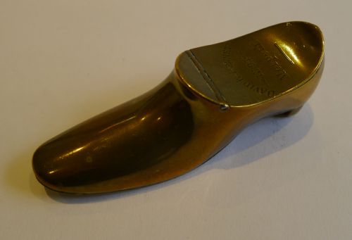 ANTIQUE VICTORIAN SHOE SNUFF IN BRASS DATED 1891 - ADDITIONAL PHOTO 2