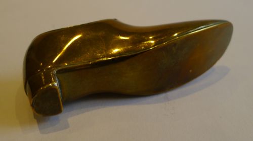 ANTIQUE VICTORIAN SHOE SNUFF IN BRASS DATED 1891 - ADDITIONAL PHOTO 3