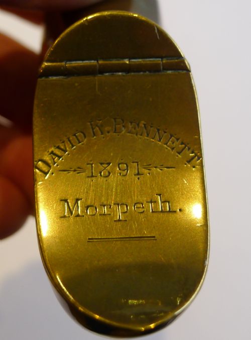 ANTIQUE VICTORIAN SHOE SNUFF IN BRASS DATED 1891 - ADDITIONAL PHOTO 5