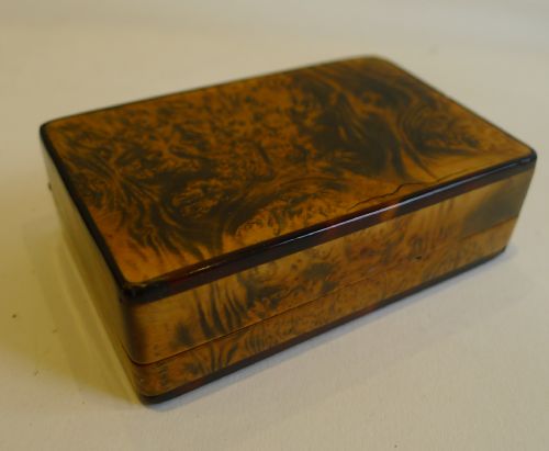 Handsome English Georgian Burr Mulberry Snuff Box Trimmed and Lined in Tortoiseshell C.1820