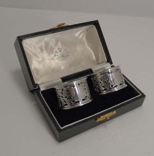 Stunning Boxed Pair English Sterling Silver Napkin Rings - Shamrocks