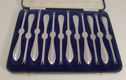 fig 1. Set 12 Cased Lobster Picks by Walker and Hall - 1934