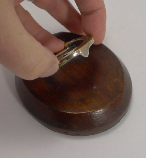 ANTIQUE ENGLISH OAK AND BRASS HORSESHOE LETTER PAPER CLIP EQUESTRIAN C1890 - ADDITIONAL PHOTO 2