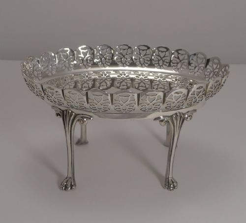 Beautiful Antique English Dish on Stand in Silver Plate C.1900