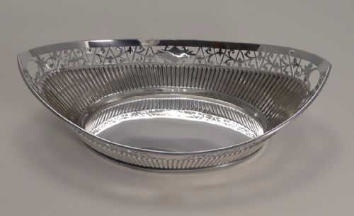 fig 1. Grand Large Antique English Bread Basket by Mappin and Webb - Silver Plate