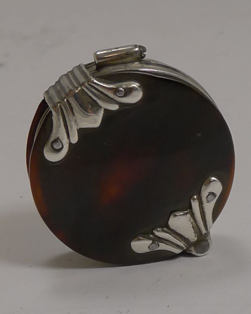 fig 1. Elegant Georgian Tortoiseshell and Silver Magnifying Glass c.1800