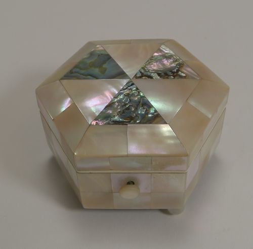 Antique English Mother of Pearl Ring / Trinket Box C.1900
