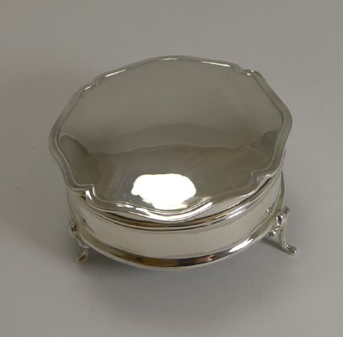English Sterling Silver Jewellery or Ring Box by William Hutton - 1930