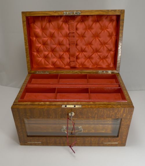 Grand Large Antique English Burr Ash Jewellery Box C.1890