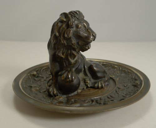 Fine and Grand Antique English Bronze Dish - Lion C.1860