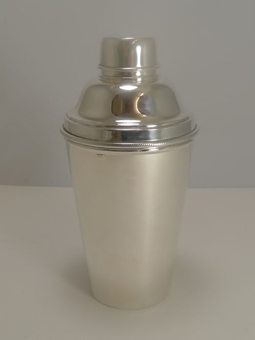 Smart Large Art Deco Cocktail Shaker Retailed by Thomas Goode, London C.1930