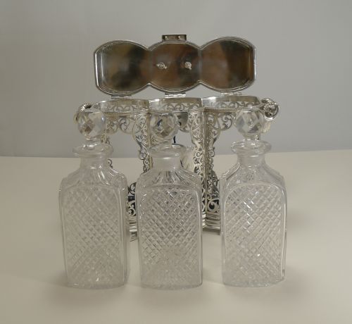 HEIRLOOM QUALITY THREE BOTTLE DECANTER BOX TANTALUS BY PHILIP ASHBERRY C1870 - ADDITIONAL PHOTO 9