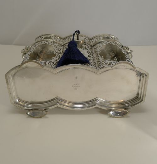 HEIRLOOM QUALITY THREE BOTTLE DECANTER BOX TANTALUS BY PHILIP ASHBERRY C1870 - ADDITIONAL PHOTO 11