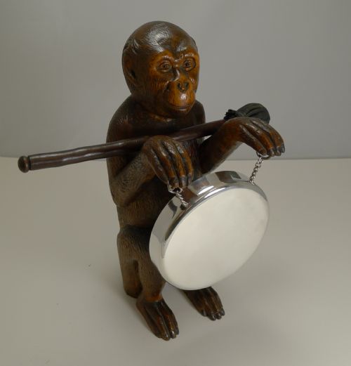 MAGNIFICENT CARVED BLACK FOREST MONKEY GONG C1890 - ADDITIONAL PHOTO 2