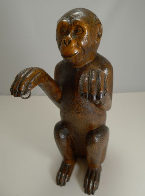 MAGNIFICENT CARVED BLACK FOREST MONKEY GONG C1890 - ADDITIONAL PHOTO 5