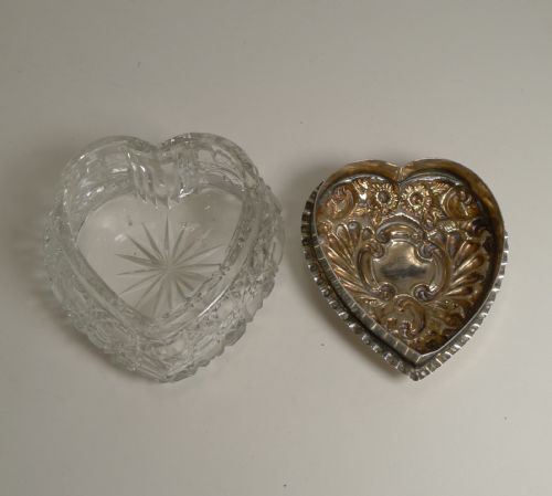 LARGE ANTIQUE CUT CRYSTAL AND STERLING SILVER HEART SHAPED BOX 1903 - ADDITIONAL PHOTO 1