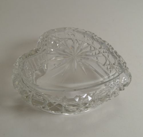 LARGE ANTIQUE CUT CRYSTAL AND STERLING SILVER HEART SHAPED BOX 1903 - ADDITIONAL PHOTO 4