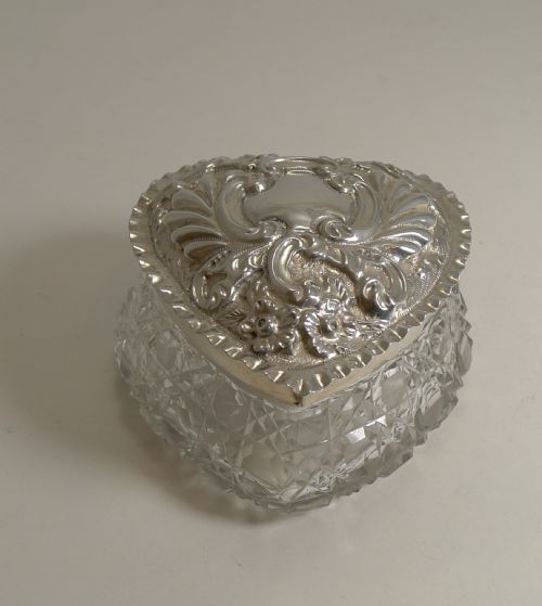 LARGE ANTIQUE CUT CRYSTAL AND STERLING SILVER HEART SHAPED BOX 1903 - ADDITIONAL PHOTO 5