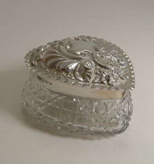 LARGE ANTIQUE CUT CRYSTAL AND STERLING SILVER HEART SHAPED BOX 1903 - ADDITIONAL PHOTO 7