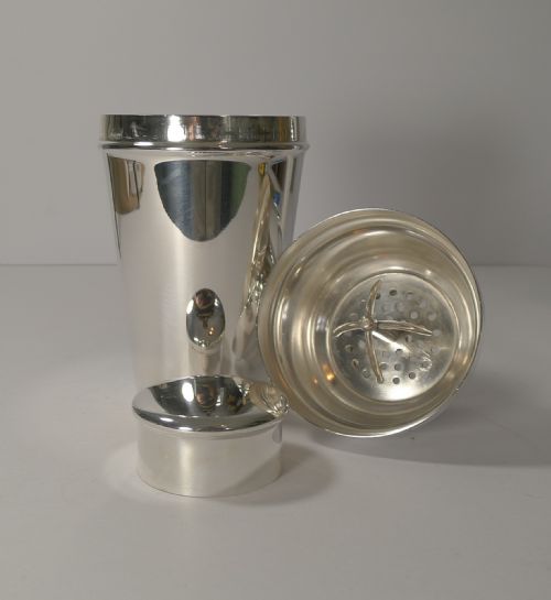 Large 1 1/4 Pint Art Deco Cocktail Shaker by William Suckling C.1930