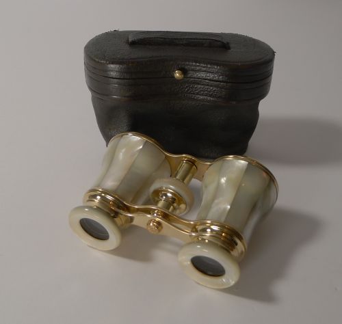 Mother of Pearl Opera Glasses by Flammarion, Paris