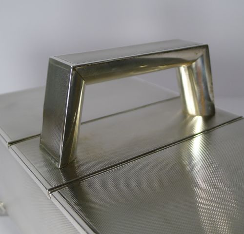SMART ENGLISH SILVER ART DECO CIGARETTE CIGAR BOX 1937 - ADDITIONAL PHOTO 4