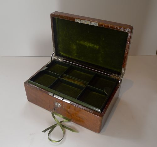 SMART ANTIQUE ENGLISH CROCODILE ALLIGATOR SKIN JEWELLERY BOX C1890 - ADDITIONAL PHOTO 9