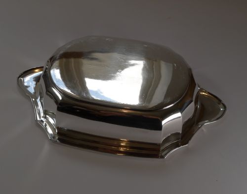 fig 1. An Art Deco silver-plated covered serving dish featuring a faceted fluted body, matching lid, and a dark wood oval finial.