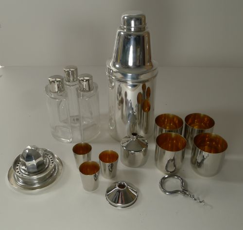 "Milk Bottle" Travelling Cocktail Set / Bar C.1930