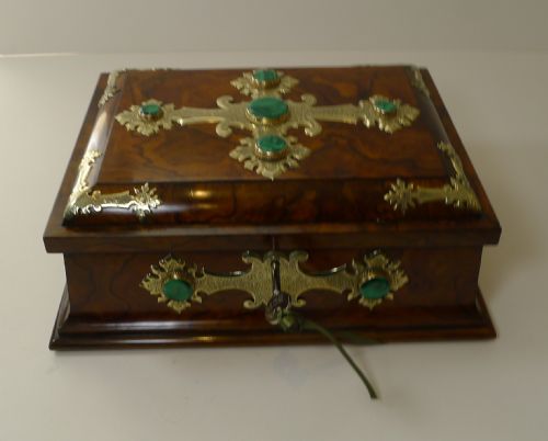 OUTSTANDING GAMES BOX IN BURL WALNUT BRASS AND MALACHITE C1880 - ADDITIONAL PHOTO 7