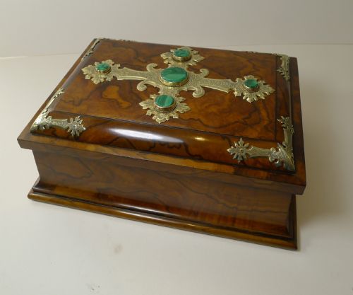 OUTSTANDING GAMES BOX IN BURL WALNUT BRASS AND MALACHITE C1880 - ADDITIONAL PHOTO 11