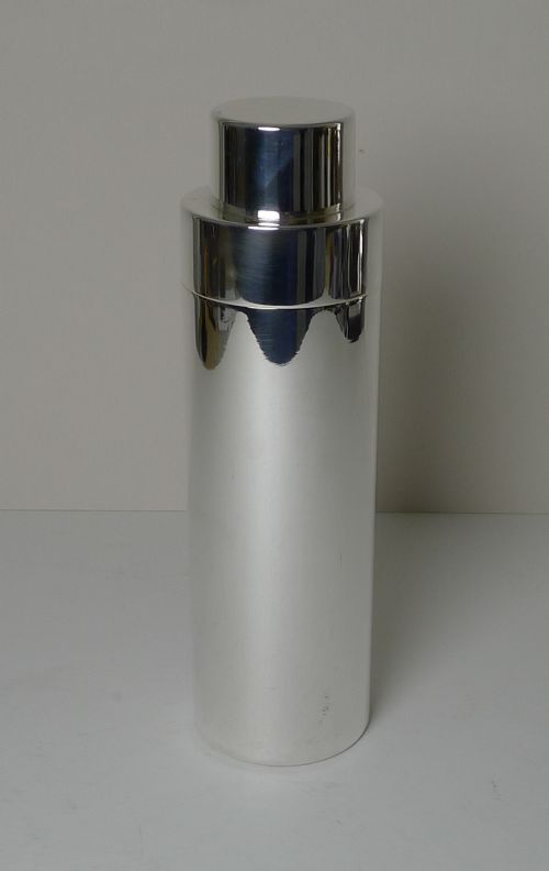 Rare Italian Silver Plated Cocktail Shaker C.1960 Attributed to Vignelli