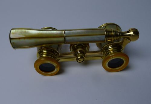 PAIR FRENCH GOLDEN MOTHER OF PEARL OPERA GLASSES C1900 - ADDITIONAL PHOTO 9