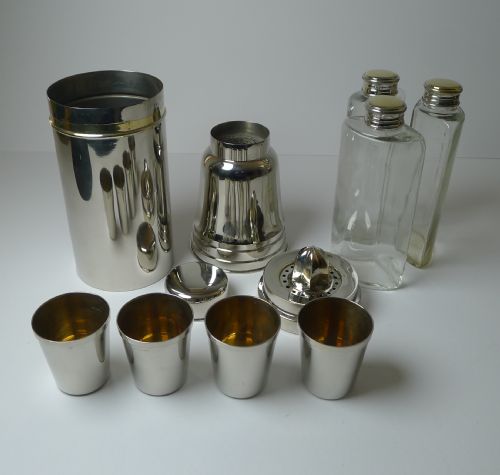 "Milk Bottle" Travelling Cocktail Set / Bar C.1930